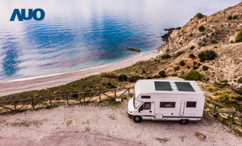 「可撓輕量化太陽光電板SunCurva」使用輕量特殊耐候型複合板取代傳統太陽能板的玻璃前板，不僅降低70%重量，每米平方僅3Kg；具有抗衝擊性能及通過電磁相容性測試，可應用於交通運輸工具，如露營車、遊艇等